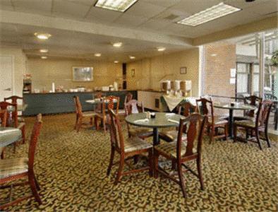Howard Johnson Inn & Suites コロンバス レストラン 写真